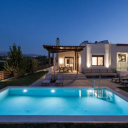 Wisdom - Elegant & Homely With Pool, Galatas 别墅